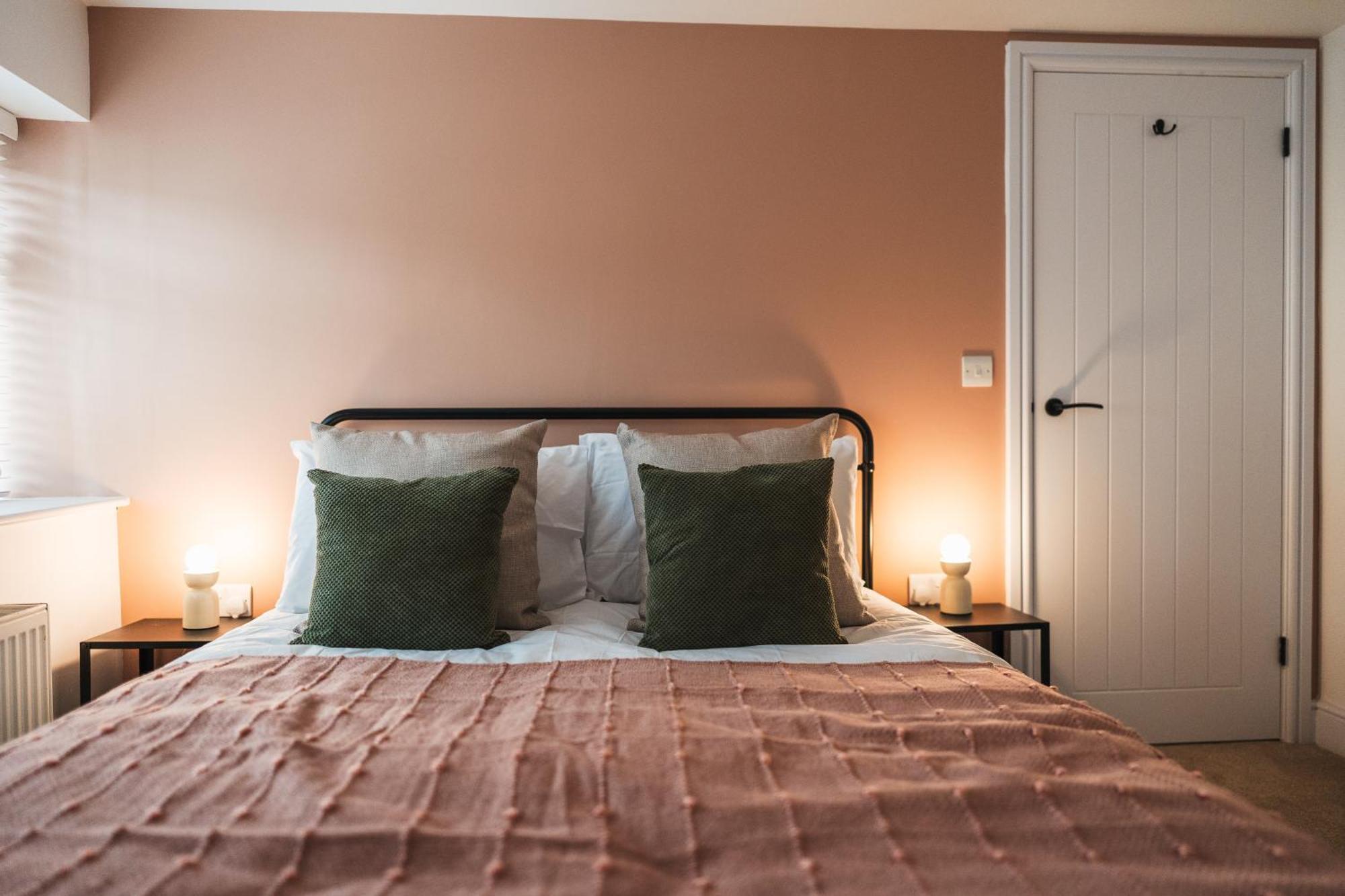 Feature Stone, Stunning Apartment, 2 X King Beds And Single, Sleeps 5 Castle Cary Zewnętrze zdjęcie