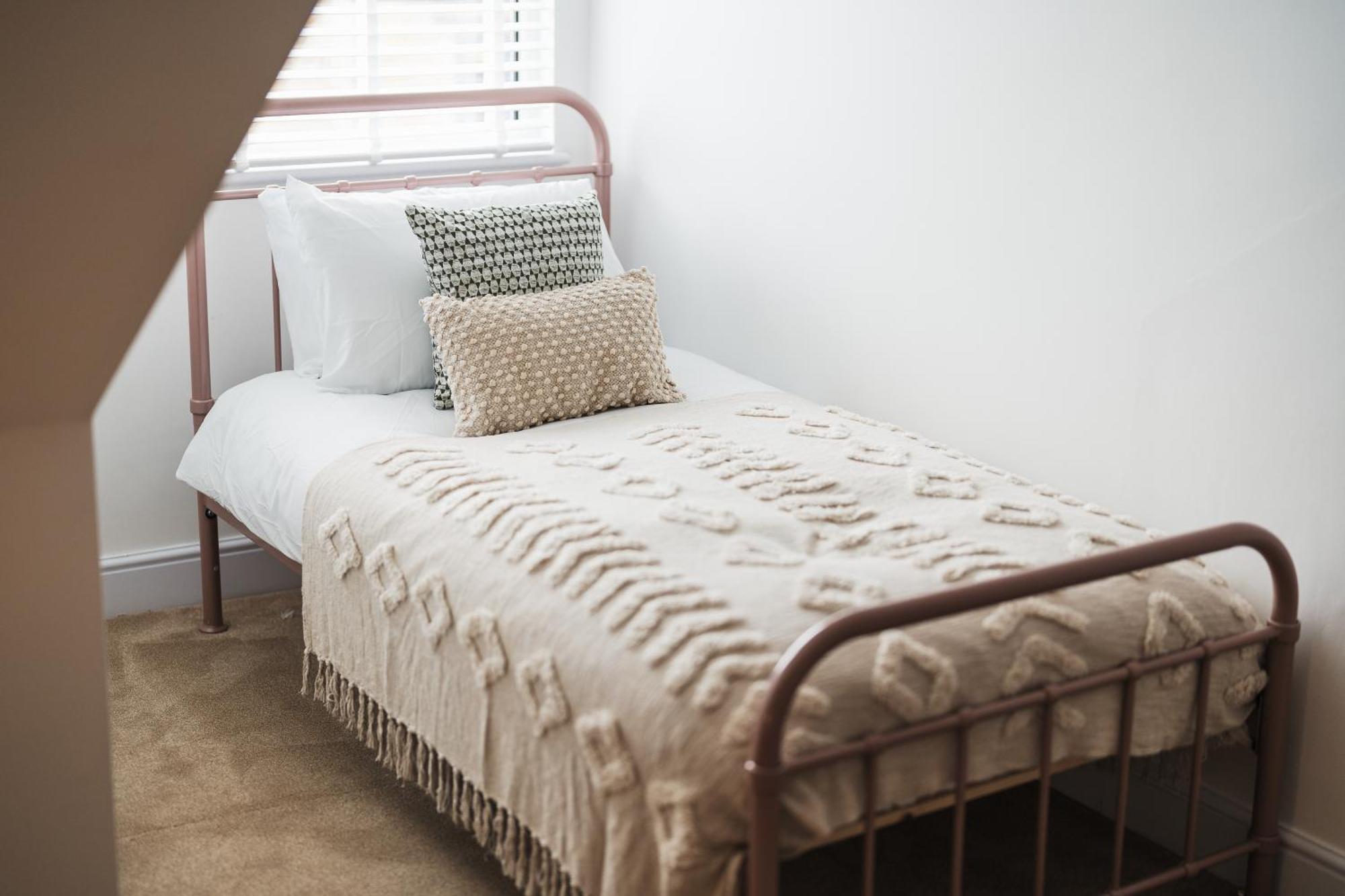 Feature Stone, Stunning Apartment, 2 X King Beds And Single, Sleeps 5 Castle Cary Zewnętrze zdjęcie