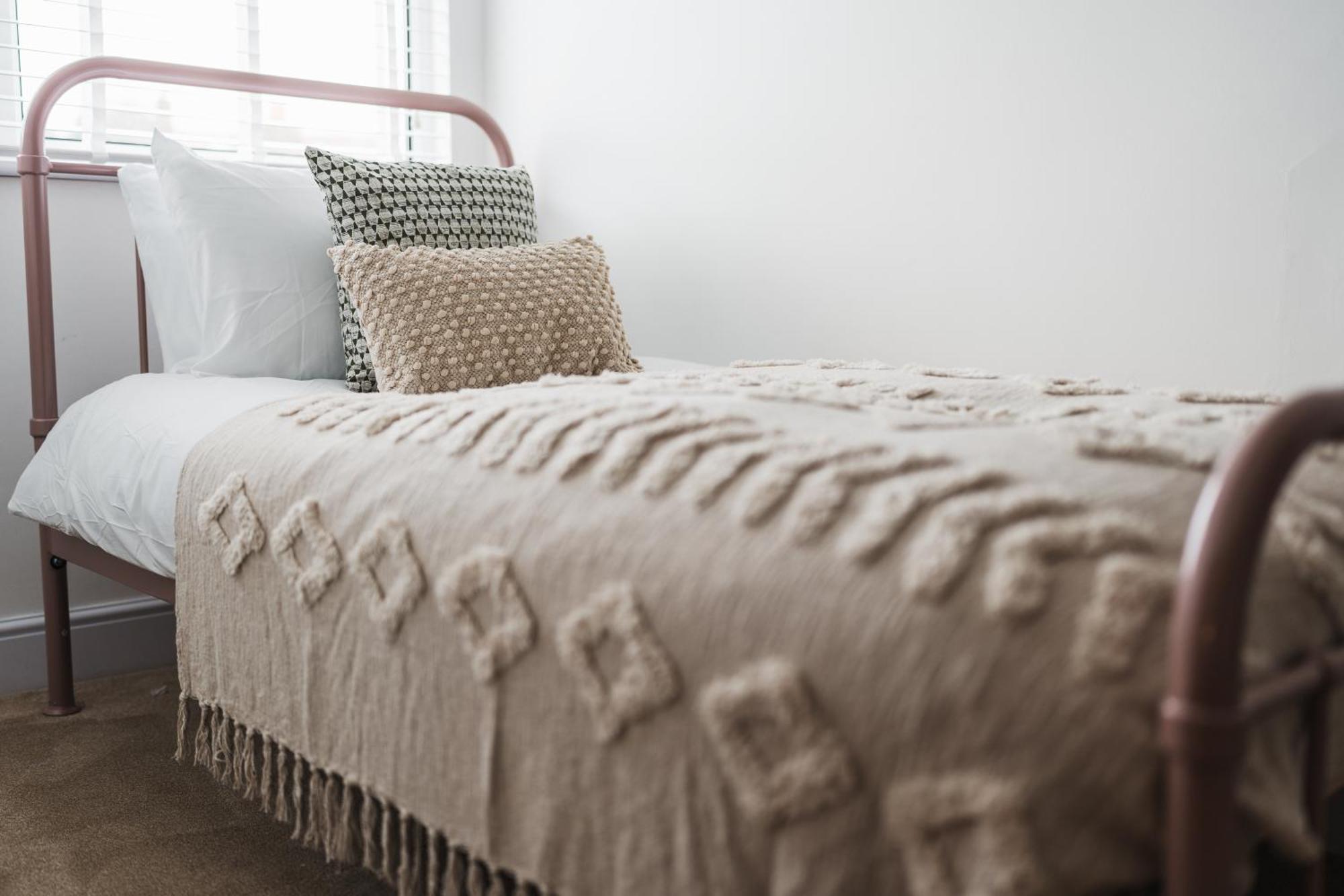 Feature Stone, Stunning Apartment, 2 X King Beds And Single, Sleeps 5 Castle Cary Zewnętrze zdjęcie