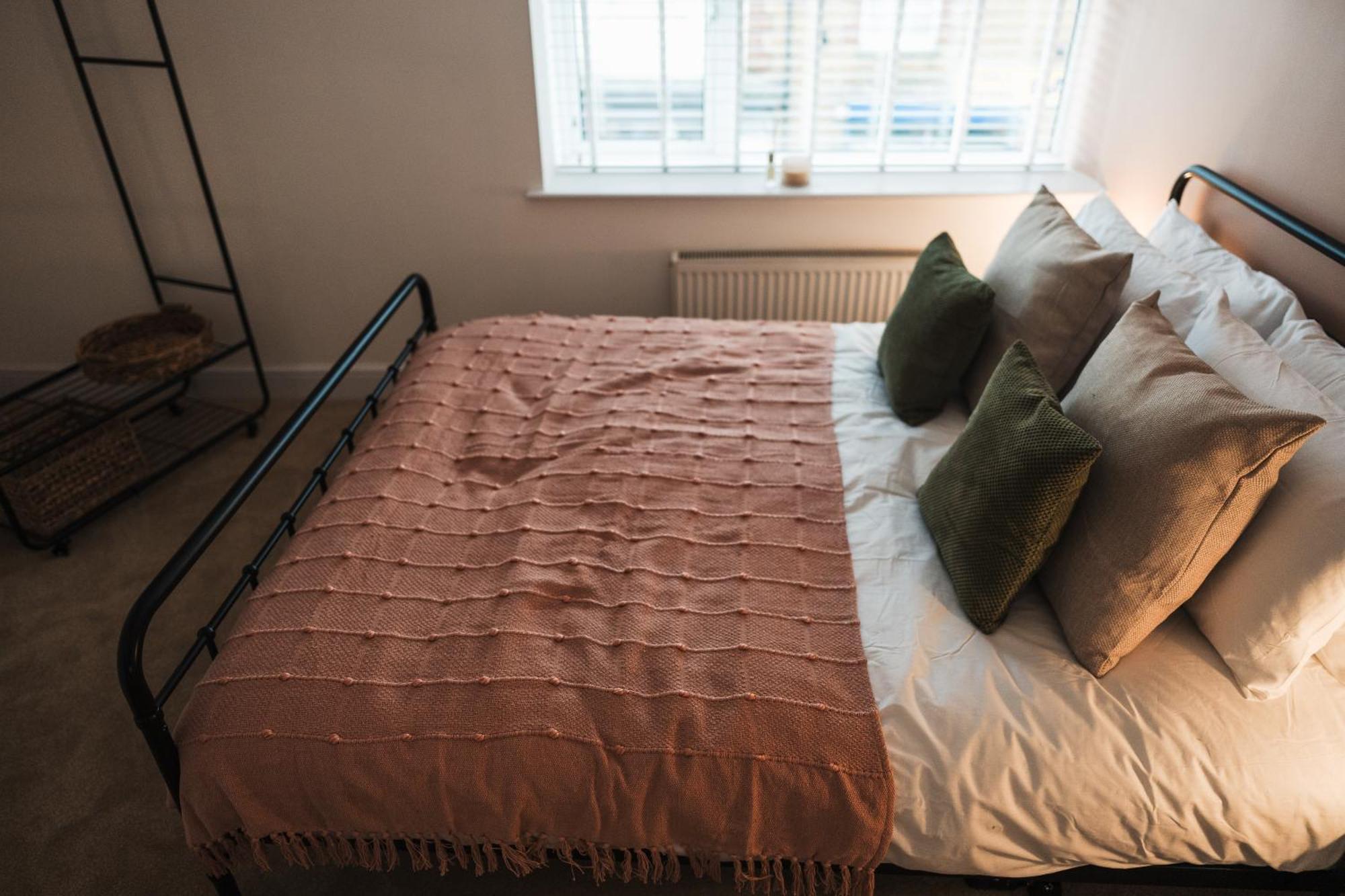 Feature Stone, Stunning Apartment, 2 X King Beds And Single, Sleeps 5 Castle Cary Zewnętrze zdjęcie