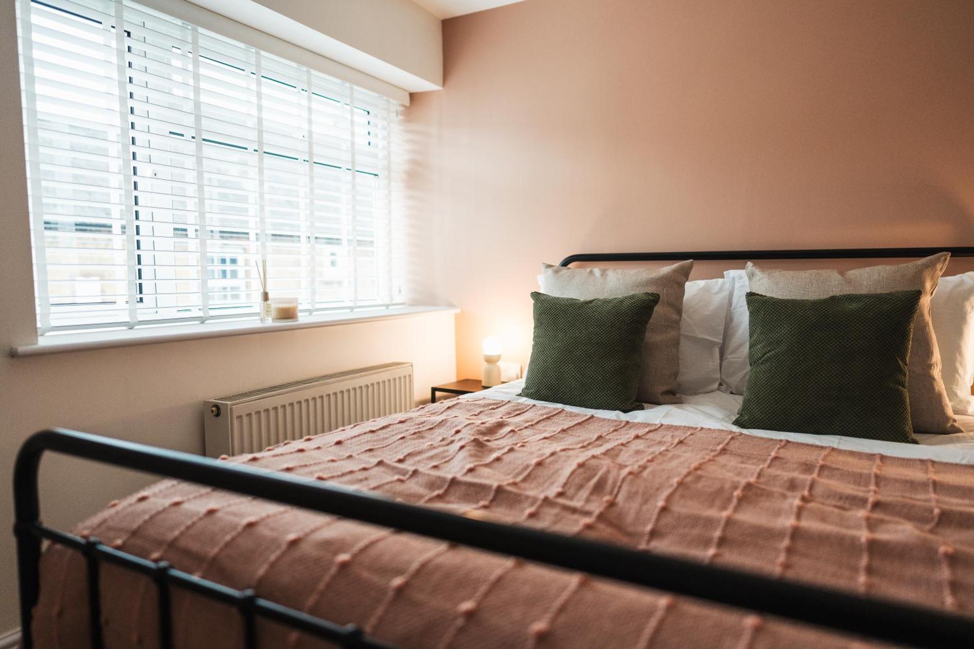 Feature Stone, Stunning Apartment, 2 X King Beds And Single, Sleeps 5 Castle Cary Zewnętrze zdjęcie