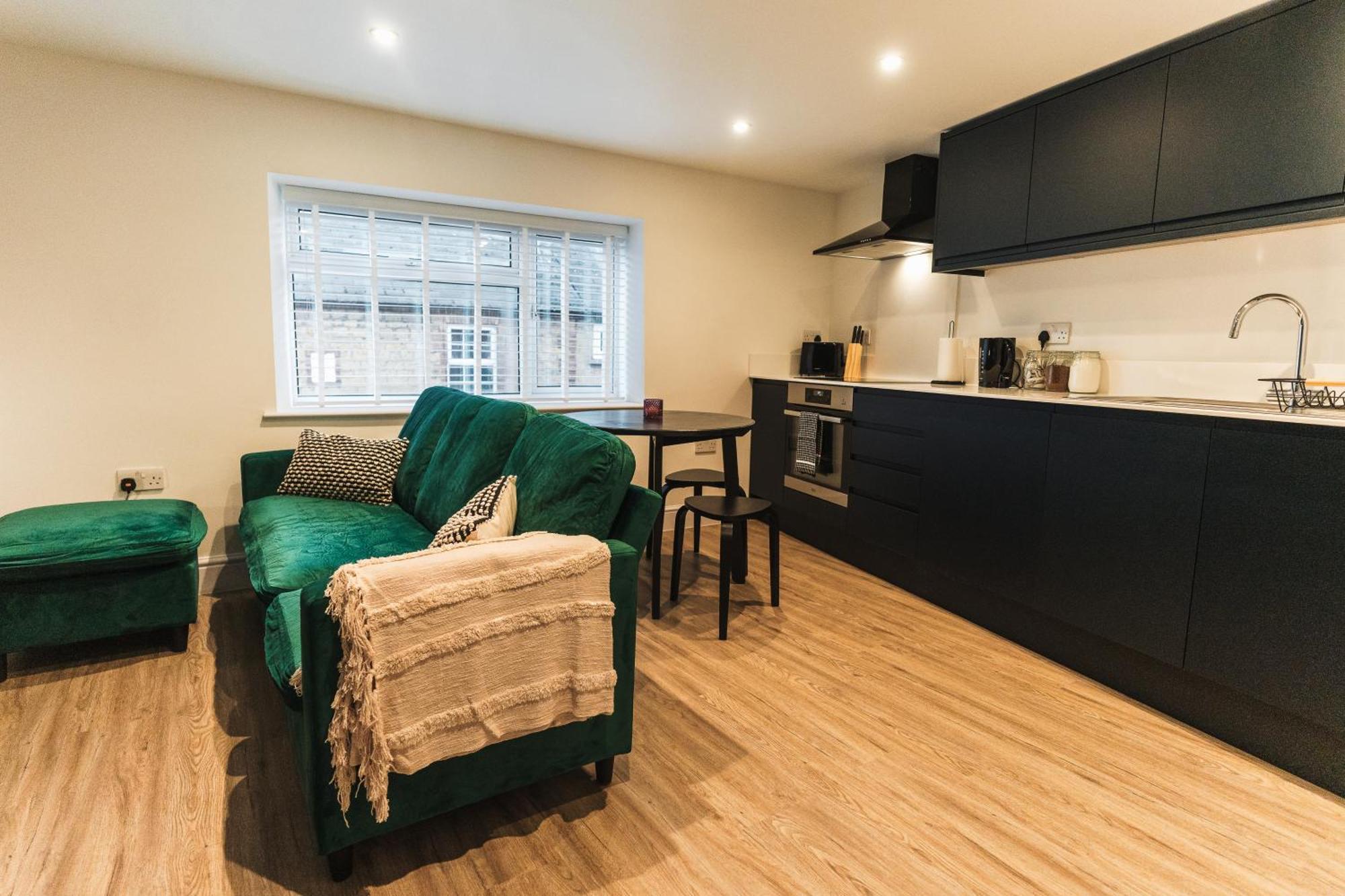 Feature Stone, Stunning Apartment, 2 X King Beds And Single, Sleeps 5 Castle Cary Zewnętrze zdjęcie