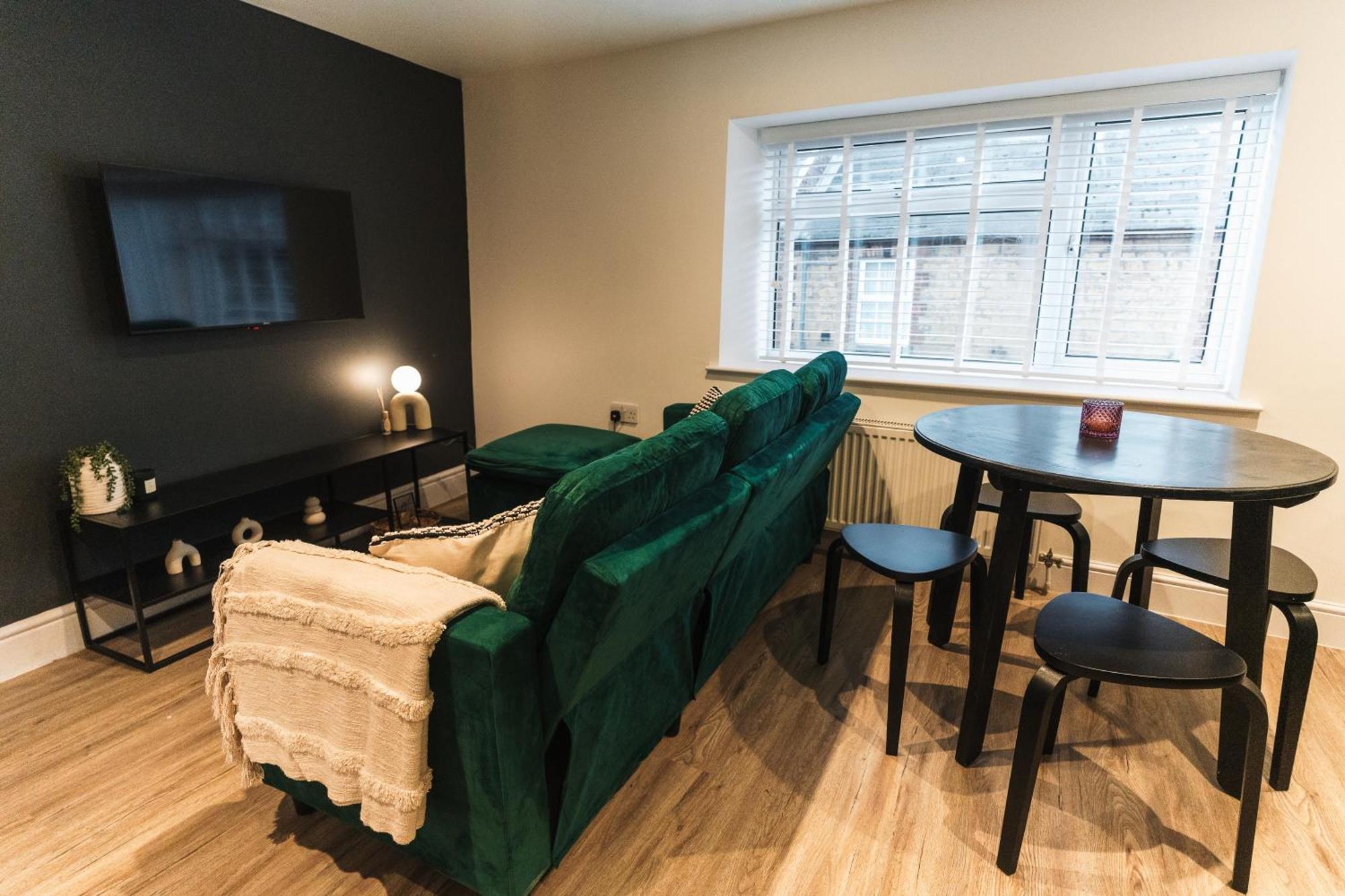Feature Stone, Stunning Apartment, 2 X King Beds And Single, Sleeps 5 Castle Cary Zewnętrze zdjęcie